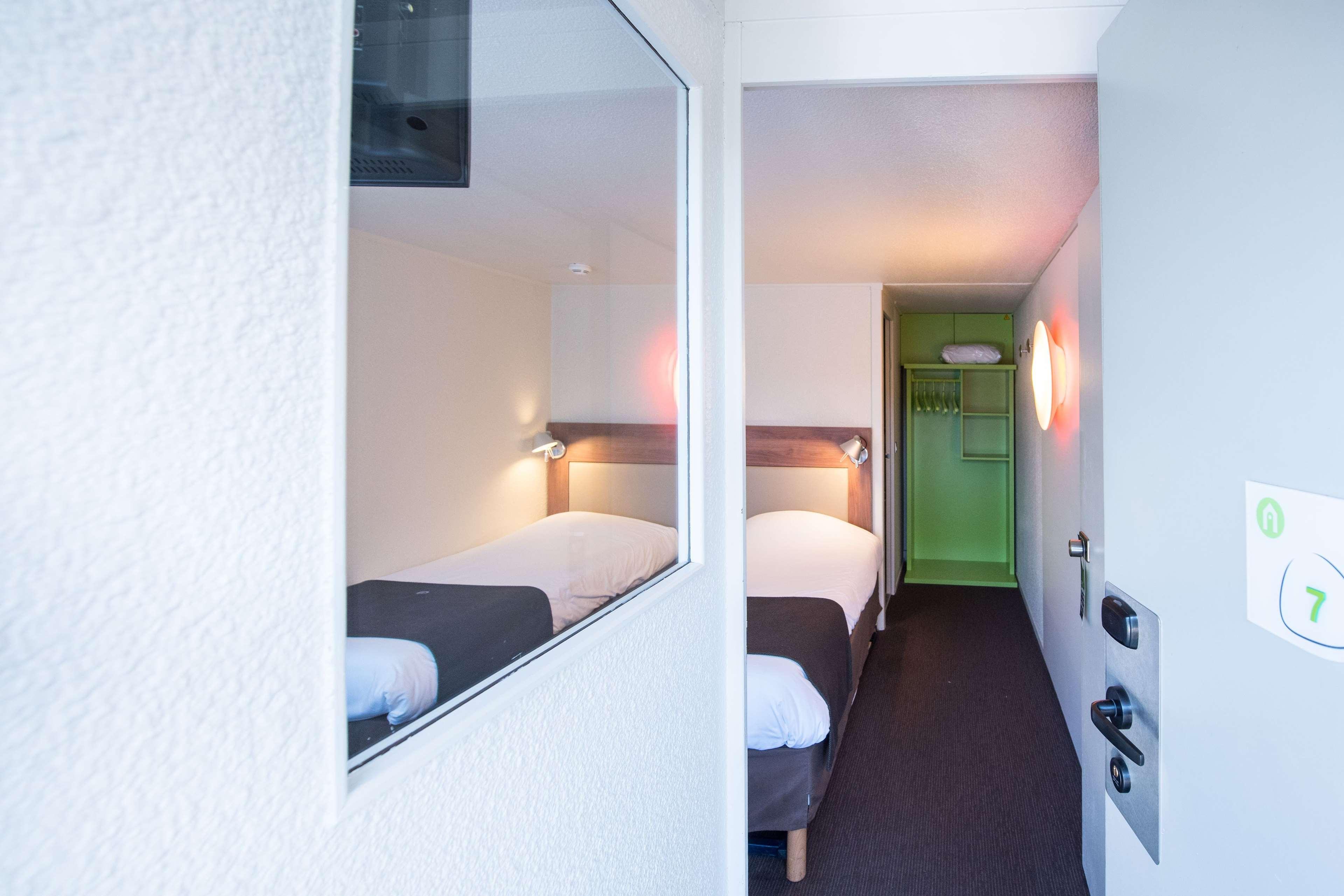 Hotel Campanile Nantes ~ Rezé Aéroport Exterior foto